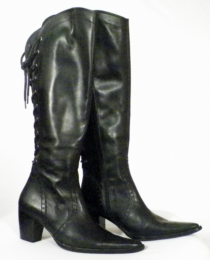 Botte Femme Noire FOREVA T 35. Bon état - 12,00 € Botte Femme Noire FOREVA T 35. Bon état reconditionné disponible sur Label Emmaüs