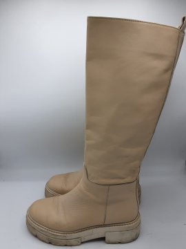 bottes bocage off white de seconde main - 40,00 € bottes bocage off white de seconde main Bocage reconditionné disponible sur Claquettes Market