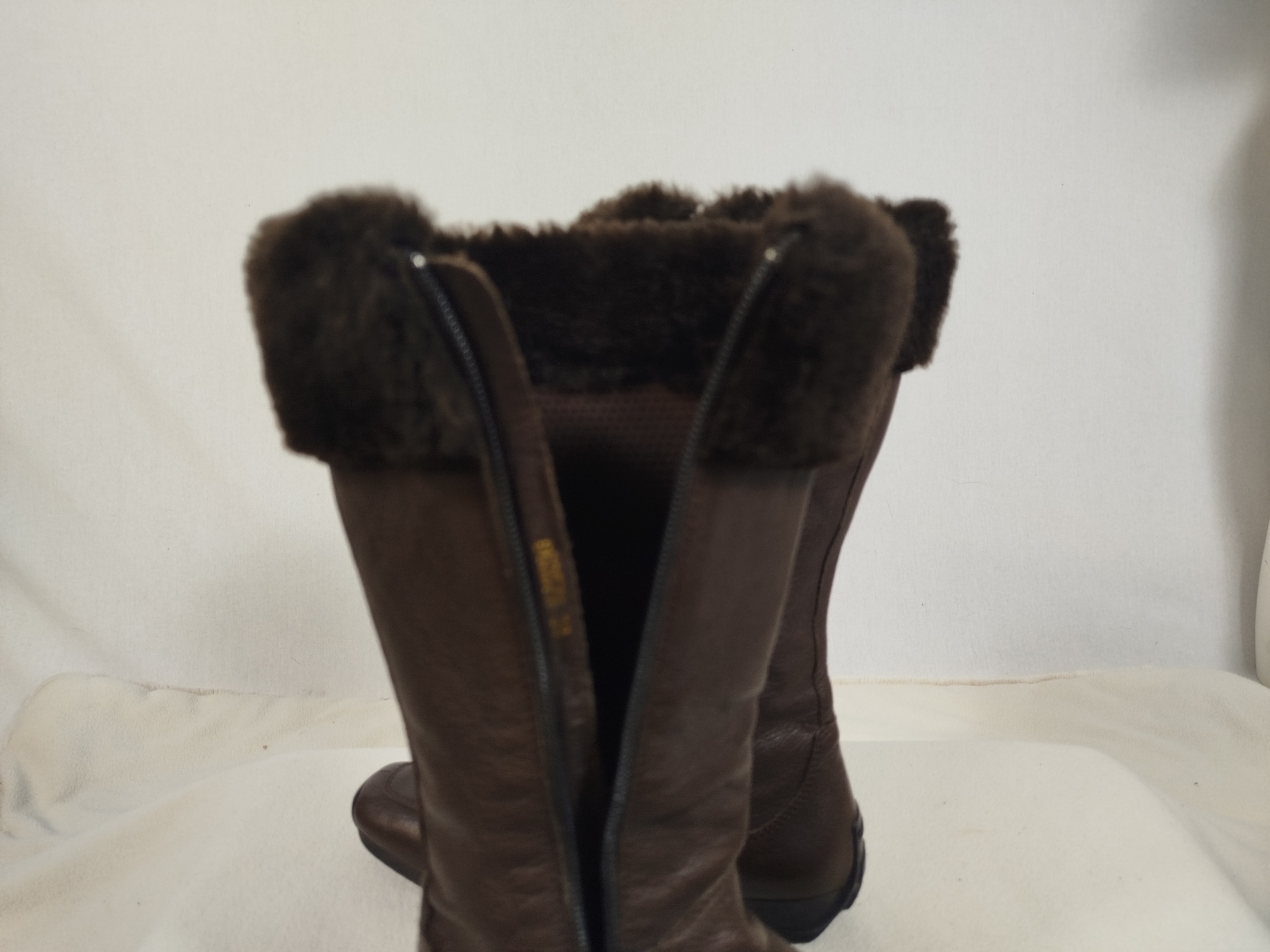 Voir photo 4 de Bottes cuir marron Femme - Geox - T 38 Bottes cuir marron Femme - Geox - T 38 Très bon état reconditionné photo 4
