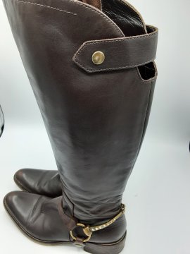 Acheter bottes marron - 15,00 € | Dero bottes marron N/A reconditionné disponible sur Claquettes Market | Dero