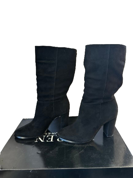 Bottes Ralph Lauren en daim noir, taille 36.5, neuves et jamais portées. Parfait état - 100,00 € Bottes Ralph Lauren en daim noir, taille 36.5, neuves et jamais portées. Parfait état reconditionné disponible sur Label Emmaüs