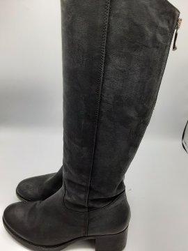 BOTTES TALONS - 20,00 € BOTTES TALONS N/A reconditionné disponible sur Claquettes Market | Dero
