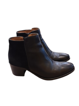 bottine en cuir noir de seconde main - 15,00 € bottine en cuir noir de seconde main N/A reconditionné disponible sur Claquettes Market | Dero