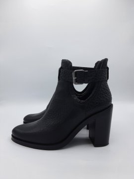 Bottines BOCAGE de seconde main - 70,00 € Bottines BOCAGE de seconde main Bocage reconditionné disponible sur Claquettes Market