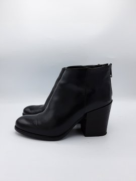Bottines BOCAGE de seconde main - 30,00 € Bottines BOCAGE de seconde main Bocage reconditionné disponible sur Claquettes Market | Dero