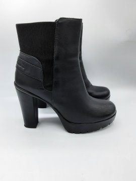 Acheter Bottines d'occasion - 50,00 € | Dero Bottines d'occasion N/A reconditionné disponible sur Claquettes Market | Dero