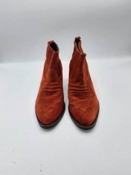 Bottines de seconde main Très bon état - 30,00 € Bottines de seconde main Très bon état Geox reconditionné disponible sur Claquettes Market