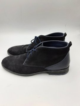 Bottines de seconde main Très bon état - 30,00 € Bottines de seconde main Très bon état Geox reconditionné disponible sur Claquettes Market
