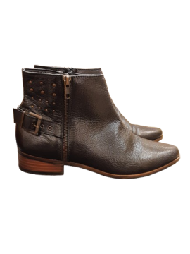 Acheter Bottines de seconde main - 28,00 € Bottines de seconde main N/A reconditionné disponible sur Claquettes Market