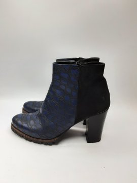 Acheter Bottines de seconde main - 20,00 € Bottines de seconde main N/A reconditionné disponible sur Claquettes Market