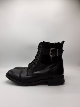 Bottines de seconde main Bon état - 15,00 € Bottines de seconde main Bon état N/A reconditionné disponible sur Claquettes Market