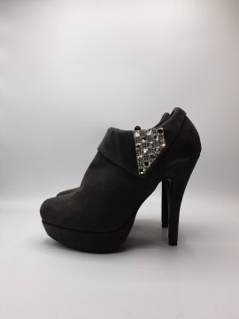Bottines de seconde main Bon état - 10,50 € Bottines de seconde main Bon état N/A reconditionné disponible sur Claquettes Market