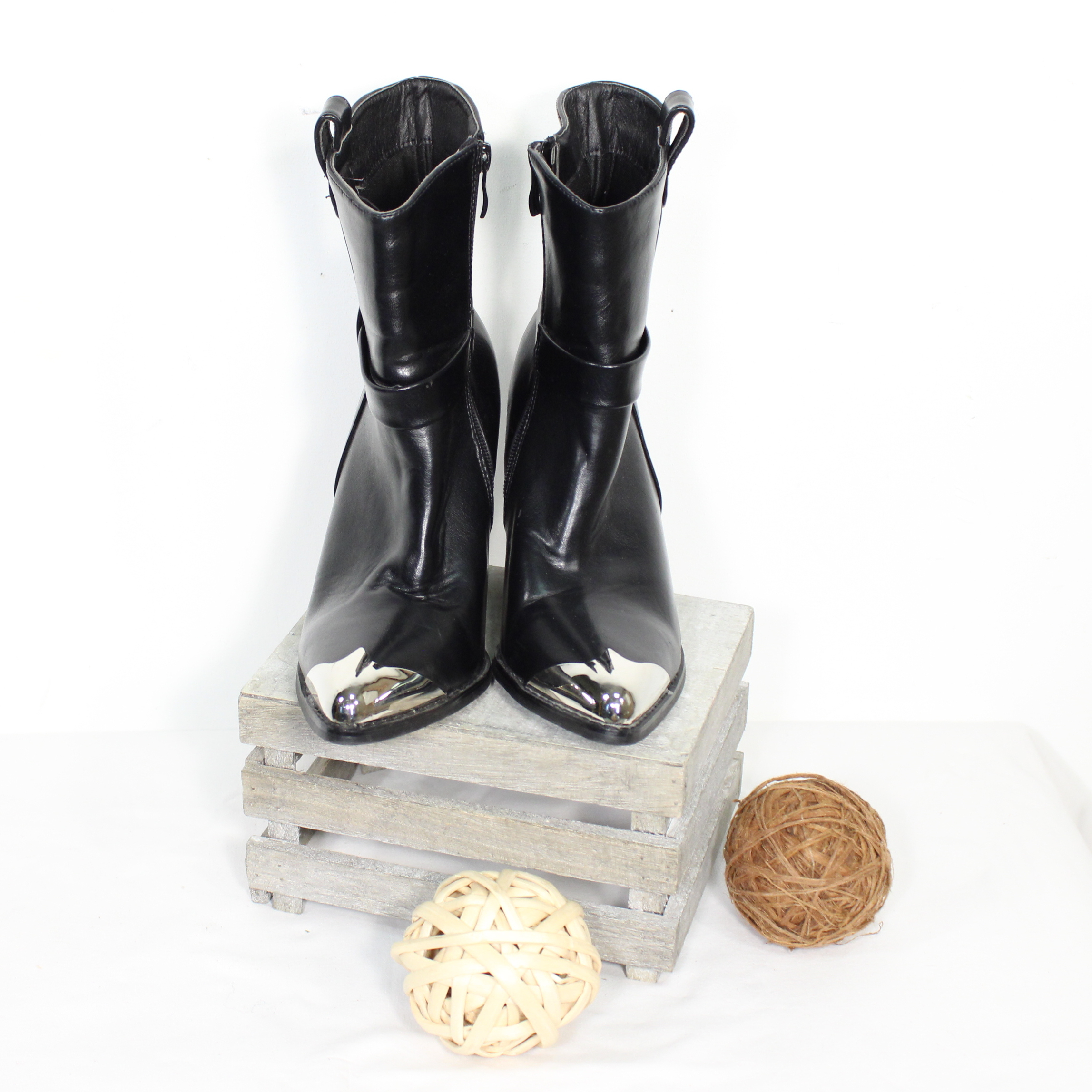 Voir photo 3 de Bottines Femme Noire SERGIO TODZI Pointure 37 Bottines Femme Noire SERGIO TODZI Pointure 37 Bon état reconditionné photo 3
