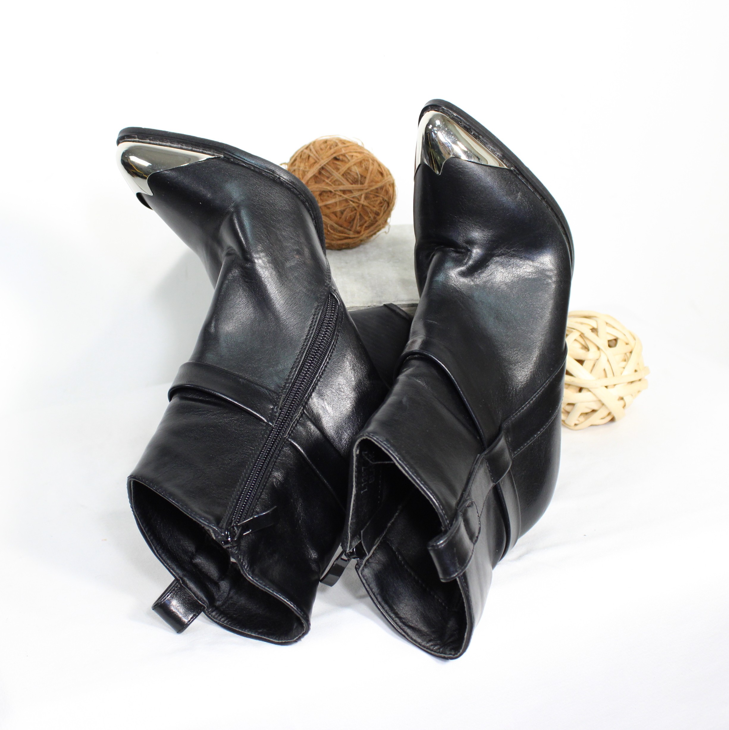 Voir photo 6 de Bottines Femme Noire SERGIO TODZI Pointure 37 Bottines Femme Noire SERGIO TODZI Pointure 37 Bon état reconditionné photo 6