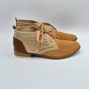 Acheter Bottines Fugitive marron clair de seconde main - 15,00 € Bottines Fugitive marron clair de seconde main reconditionné disponible sur Claquettes Market