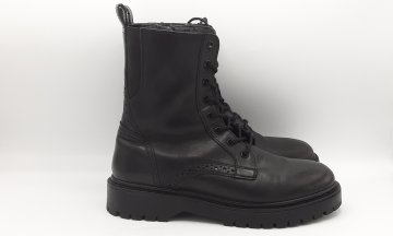 Bottines GEOX seconde main Bon état - 20,00 € Bottines GEOX seconde main Bon état Geox reconditionné disponible sur Claquettes Market
