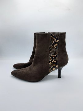 Acheter Bottines marron a talon de seconde main - 15,00 € Bottines marron a talon de seconde main reconditionné disponible sur Claquettes Market