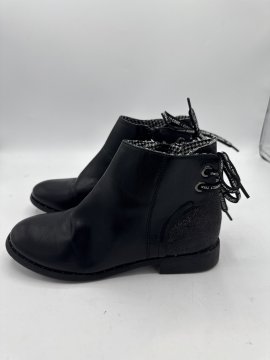 Acheter bottines noir à lacets seconde main - 10,00 € bottines noir à lacets seconde main reconditionné disponible sur Claquettes Market
