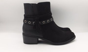 Bottines noir seconde main - 15,00 € Bottines noir seconde main reconditionné disponible sur Claquettes Market