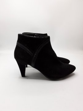 Bottines noires camaïeu de seconde main - 10,00 € Bottines noires camaïeu de seconde main reconditionné disponible sur Claquettes Market