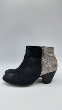 Bottines noires de seconde mains Bon état - 15,00 € Bottines noires de seconde mains Bon état Kookaï reconditionné disponible sur Claquettes Market