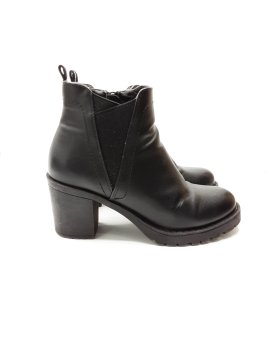 Bottines noires eram de seconde main - 15,00 € Bottines noires eram de seconde main reconditionné disponible sur Claquettes Market