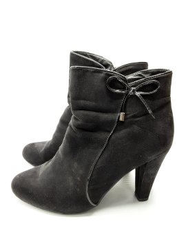 Bottines noires gemo de seconde main État correct - 15,00 € Bottines noires gemo de seconde main État correct Gémo reconditionné disponible sur Claquettes Market