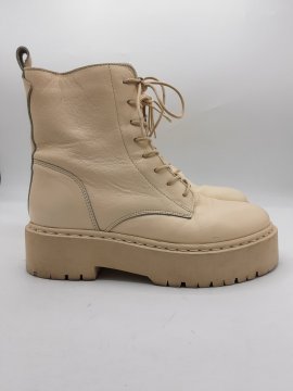 Acheter Bottines POELMAN beiges de seconde main - 25,00 € Bottines POELMAN beiges de seconde main N/A reconditionné disponible sur Claquettes Market