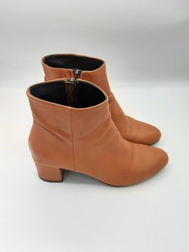 Acheter Bottines seconde mains - 20,00 € Bottines seconde mains N/A reconditionné disponible sur Claquettes Market
