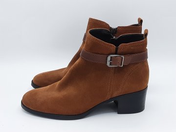 Bottines Tamaris à talon 40 cuir nubuck de seconde main - 30,00 € Bottines Tamaris à talon 40 cuir nubuck de seconde main reconditionné disponible sur Claquettes Market