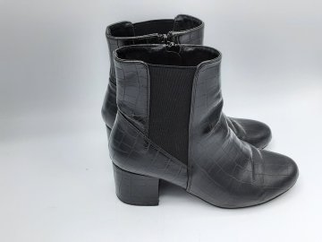 bottines texto noir de seconde main - 25,00 € bottines texto noir de seconde main reconditionné disponible sur Claquettes Market