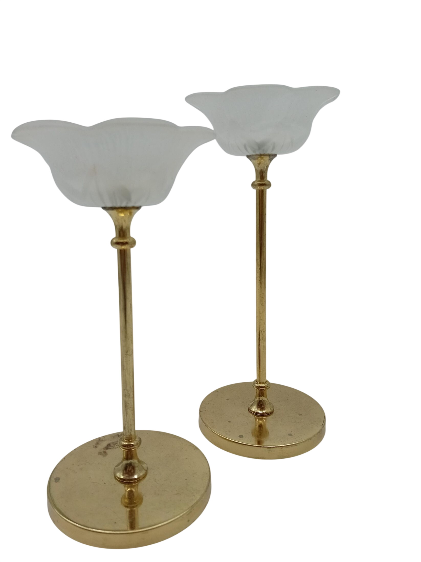 Bougeoirs Tulipe Laiton Verre Dépoli (O326) Bon état - 10,00 € Bougeoirs Tulipe Laiton Verre Dépoli (O326) Bon état reconditionné disponible sur Label Emmaüs
