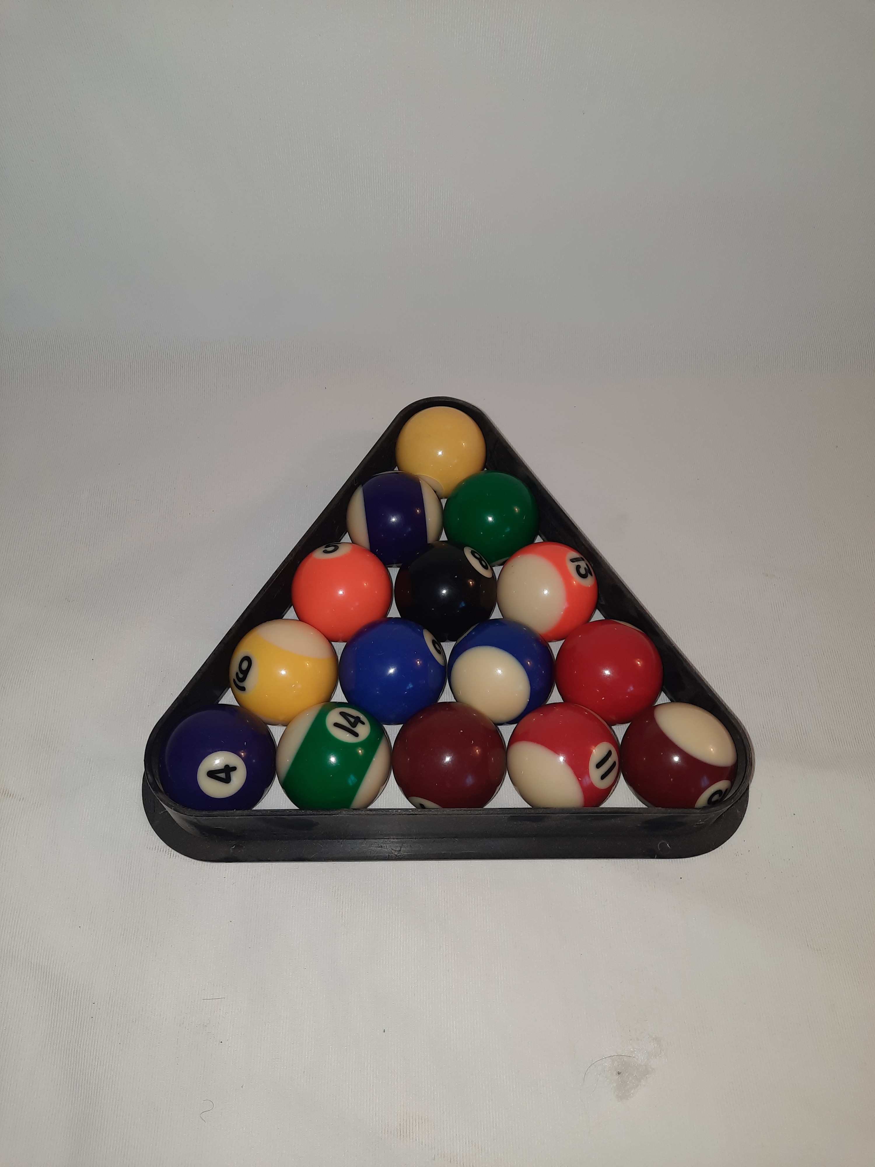 Voir photo 4 de Boules d'un mini billard et un triangle Boules d'un mini billard et un triangle État correct reconditionné photo 4