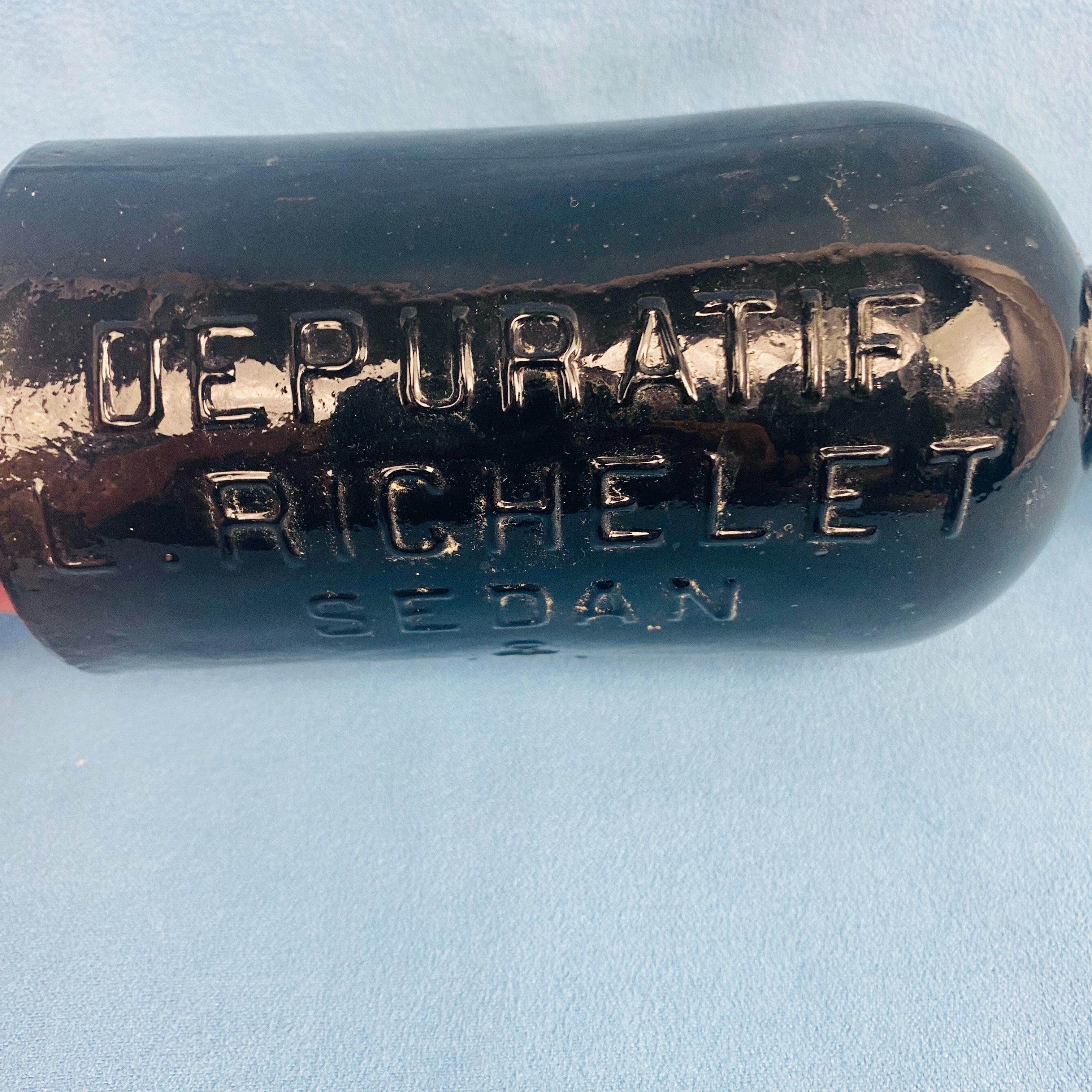 Voir photo 2 de Bouteille ancienne "Dépuratif L.Richelet" Bouteille ancienne "Dépuratif L.Richelet" Bon état reconditionné photo 2