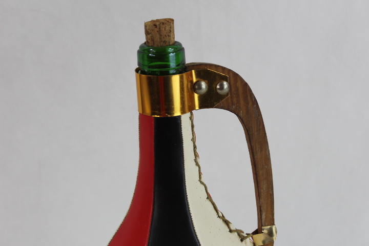 Voir photo 3 de Bouteille décor original en verre, bois et cuire Bouteille décor original en verre, bois et cuire Bon état reconditionné photo 3