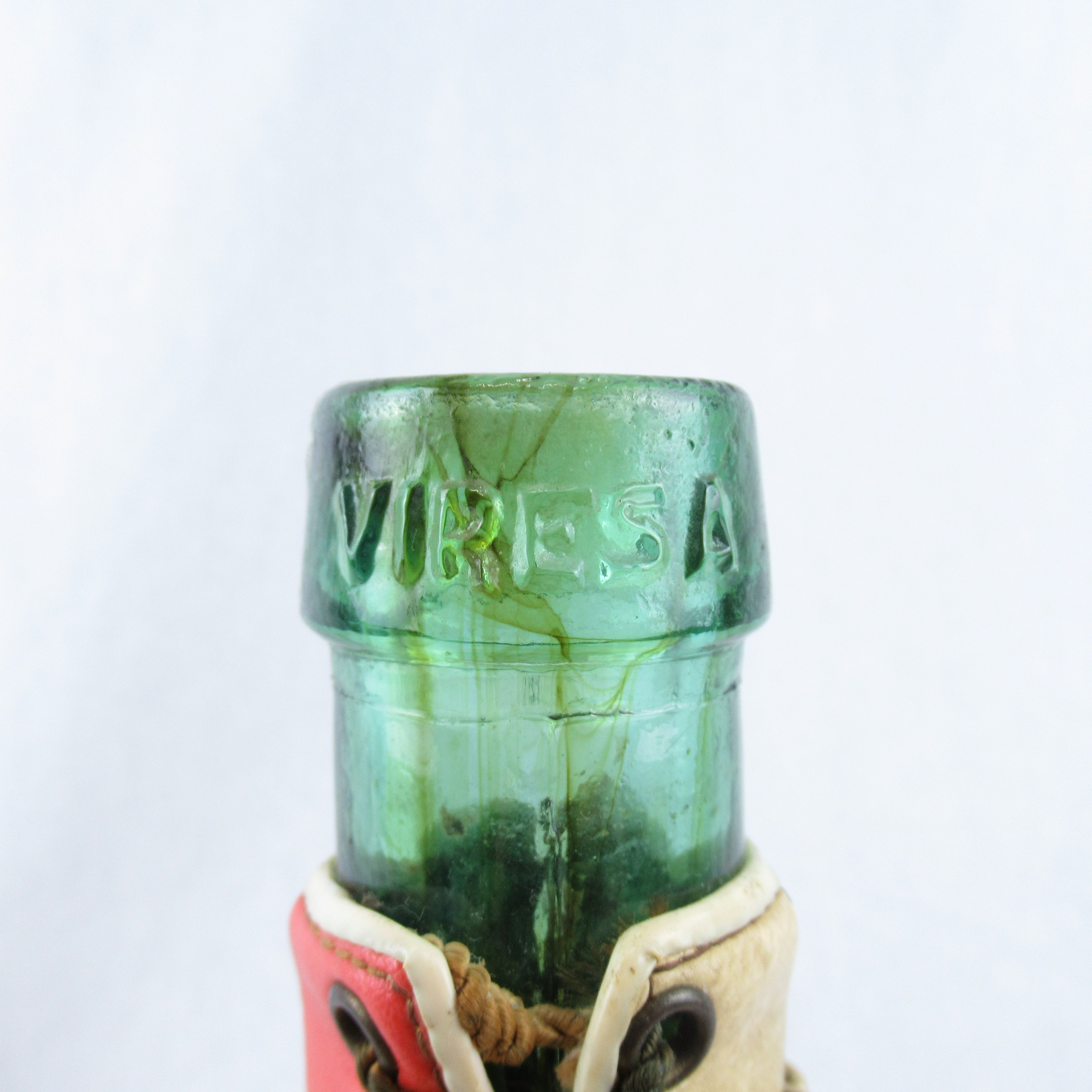 Voir photo 4 de Bouteille en cuir Vintage avec ance et bouchon année 70 - Viresa Bouteille en cuir Vintage avec ance et bouchon année 70 - Viresa reconditionné photo 4