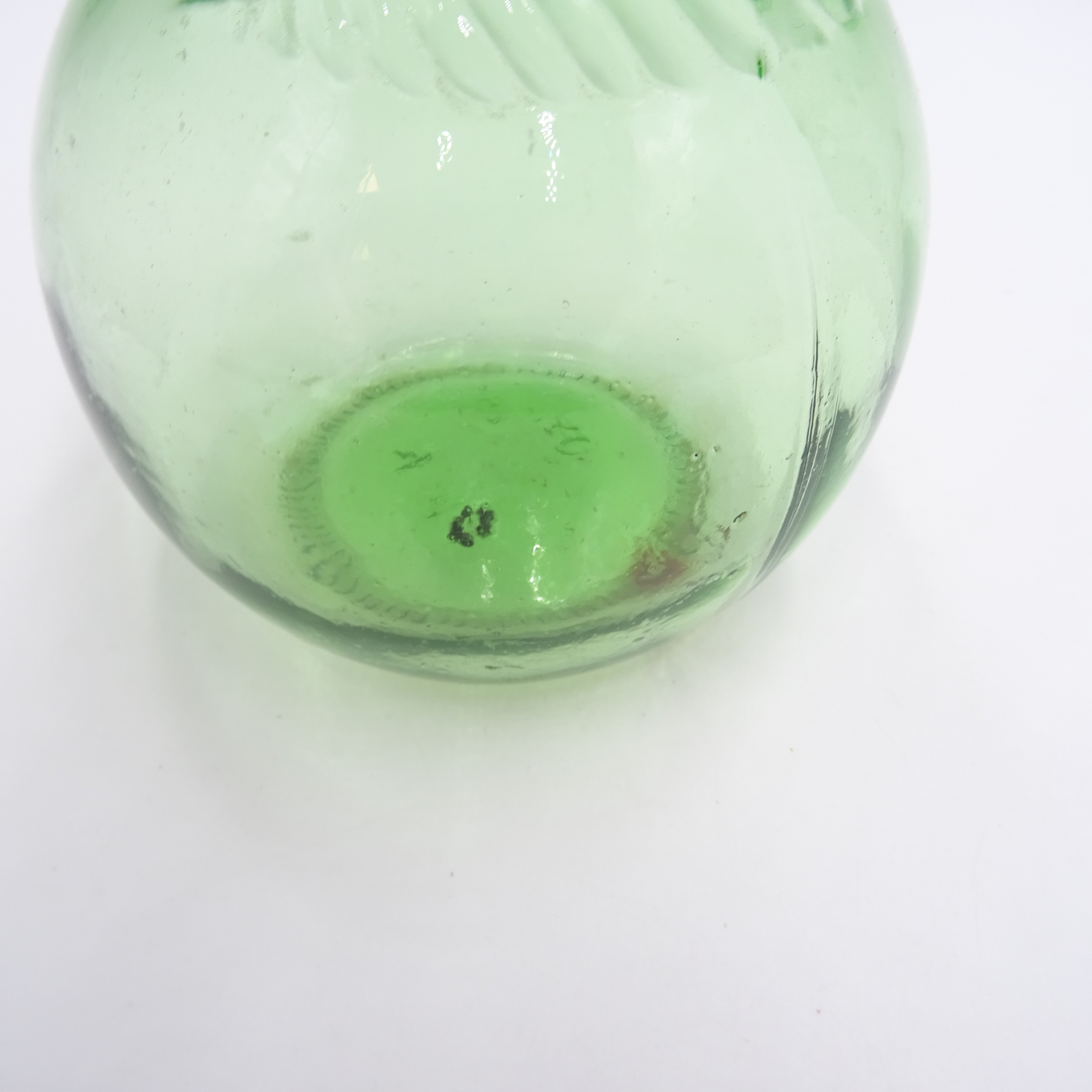 Voir photo 2 de Bouteille en verre torsadée Bouteille en verre torsadée Bon état reconditionné photo 2