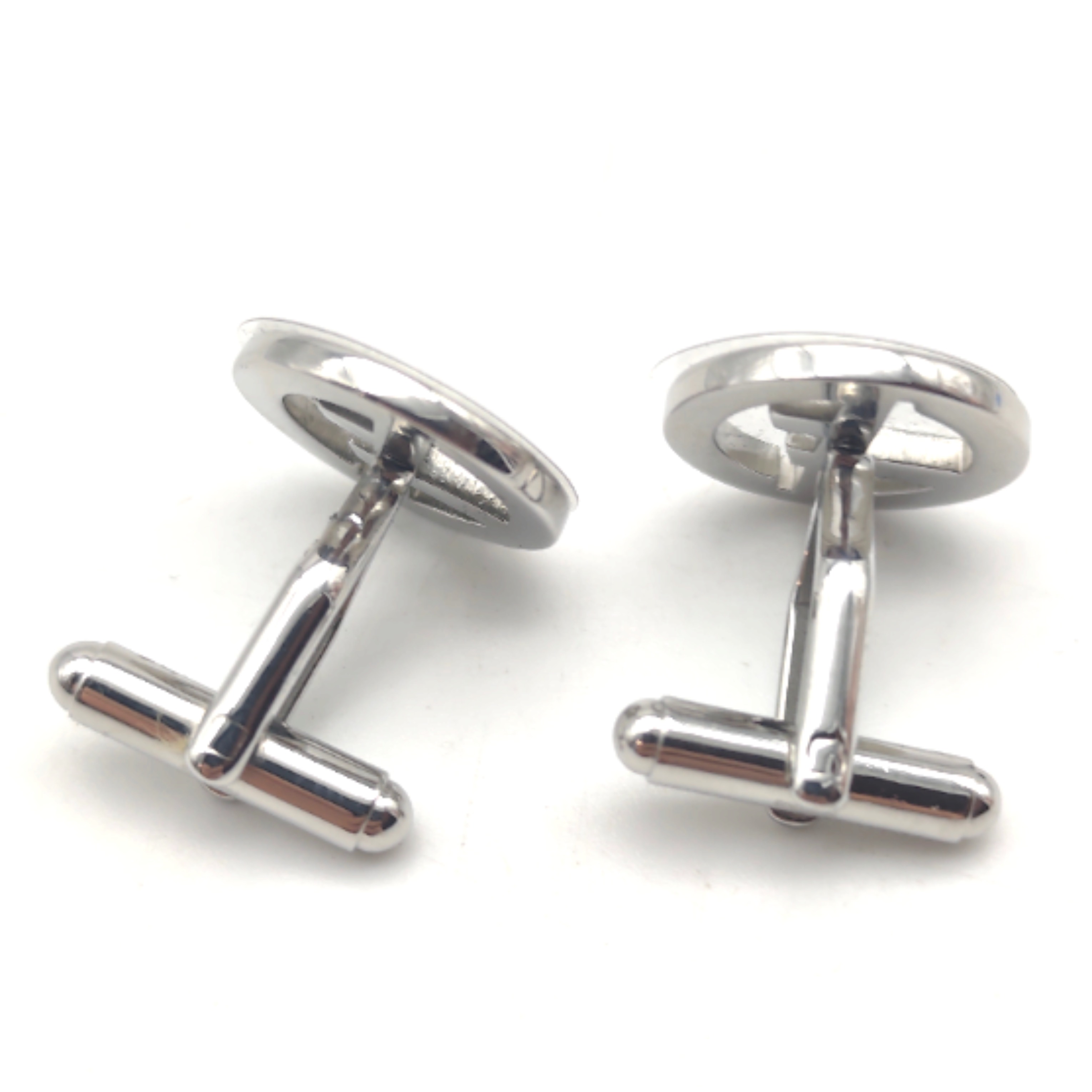 Voir photo 3 de Boutons de manchettes Armani Boutons de manchettes Armani Très bon état reconditionné photo 3