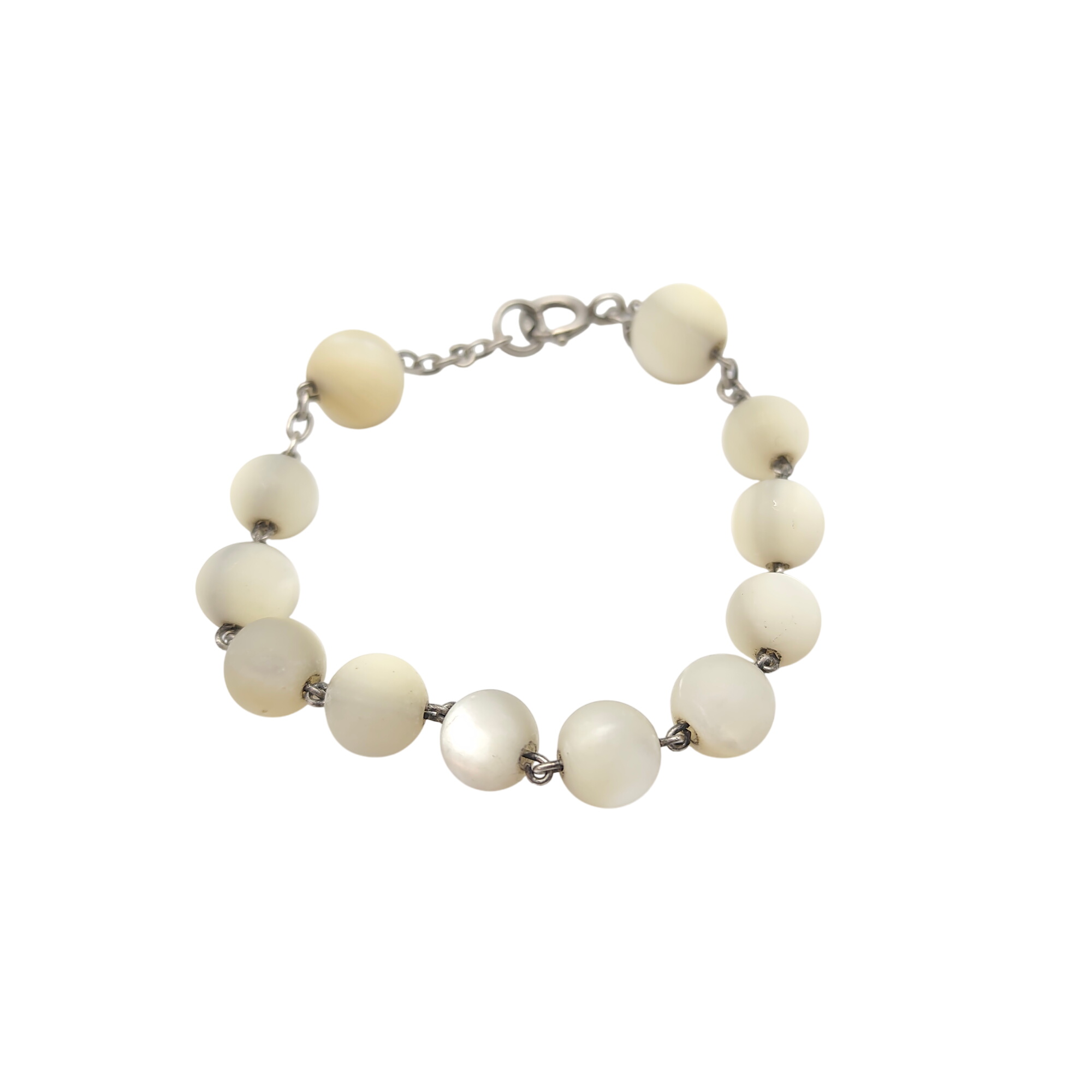 Bracelet ancien en perles de nacre Très bon état - 32,00 € Bracelet ancien en perles de nacre Très bon état reconditionné disponible sur Label Emmaüs