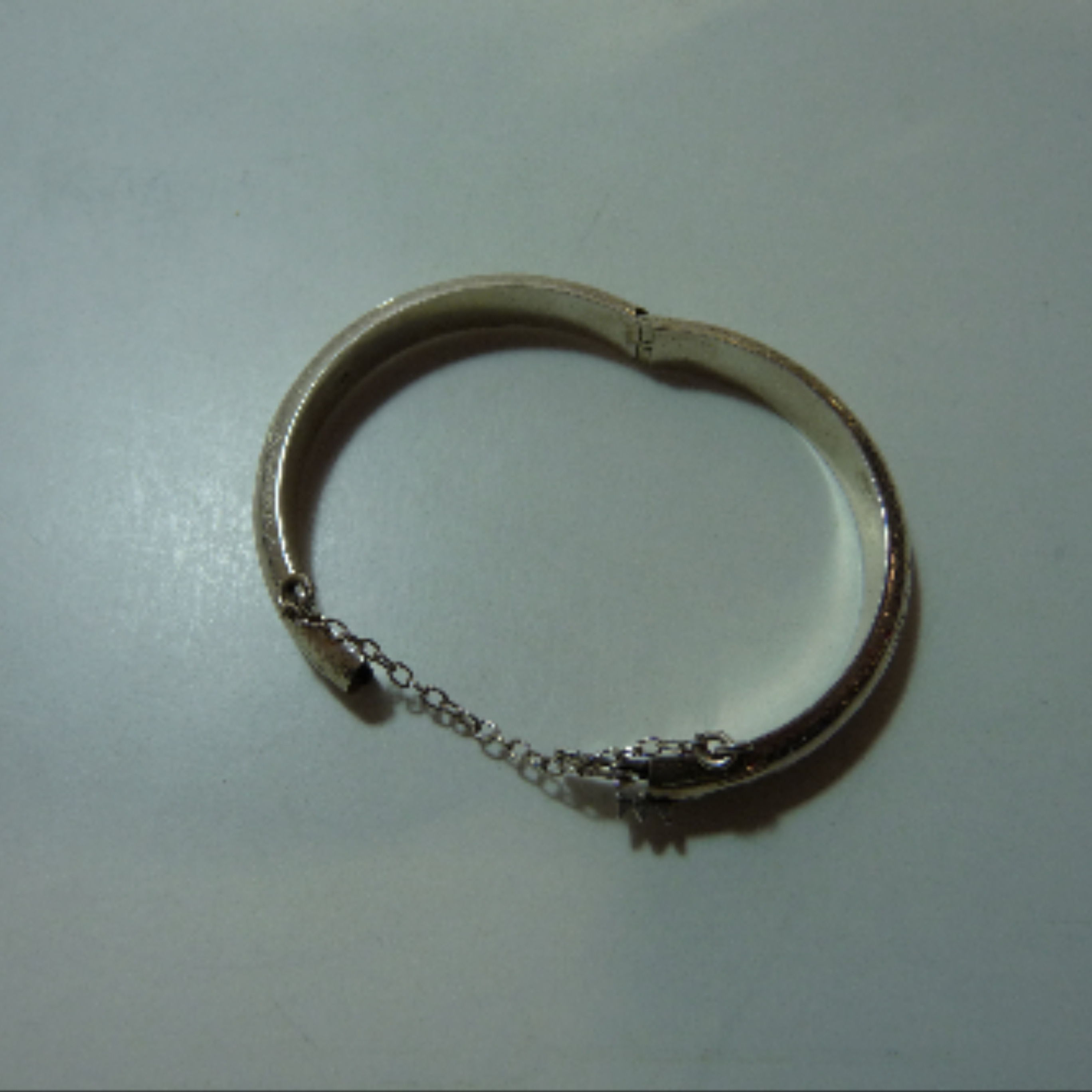 Voir photo 4 de Bracelet enfant en argent 925 ciselé Bracelet enfant en argent 925 ciselé Bon état reconditionné photo 4