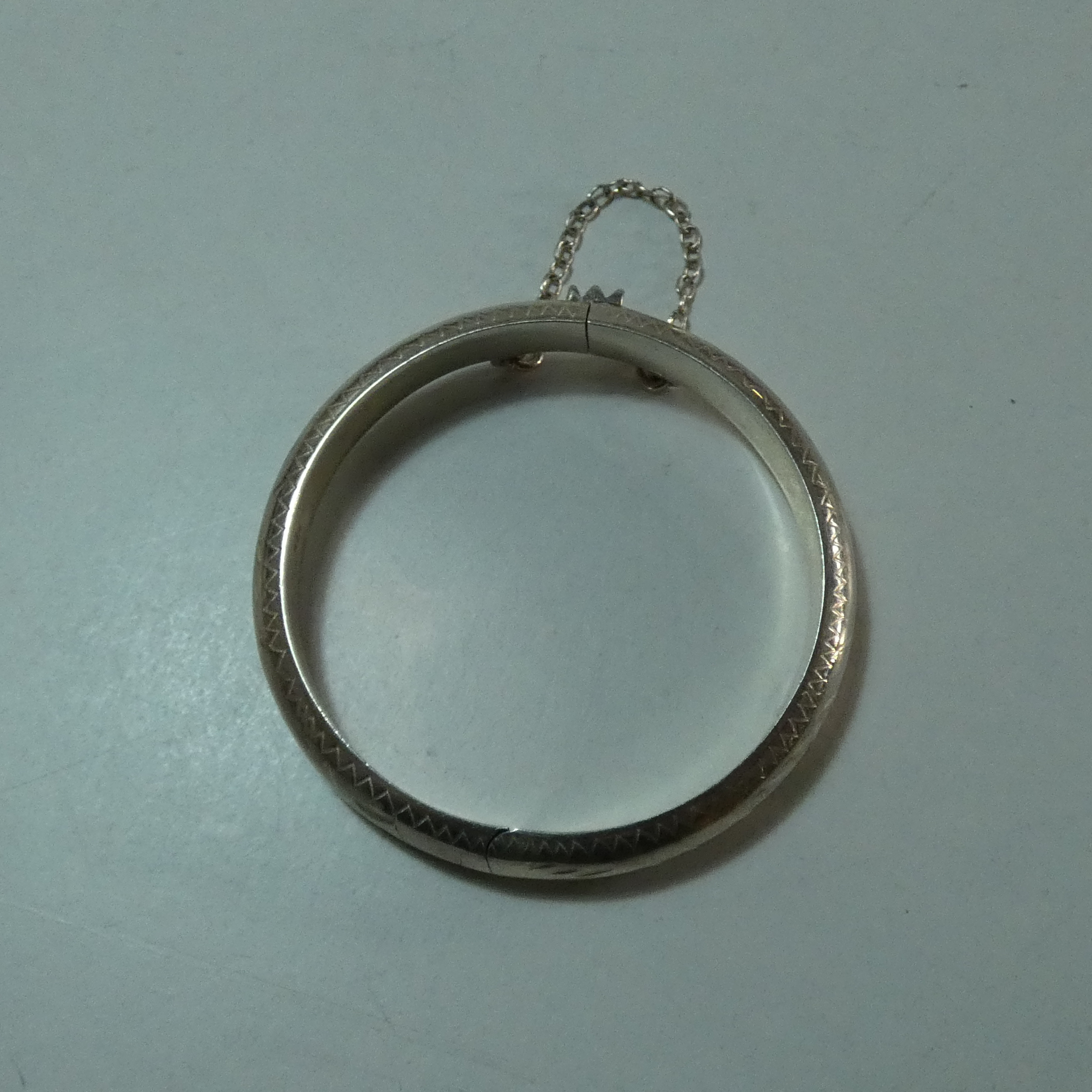 Voir photo 5 de Bracelet enfant en argent 925 ciselé Bracelet enfant en argent 925 ciselé Bon état reconditionné photo 5