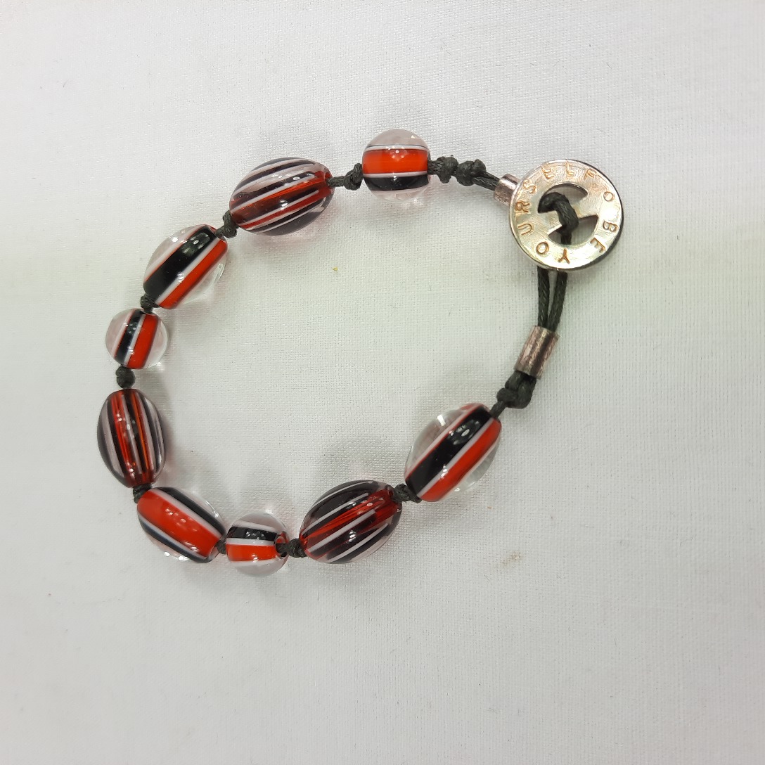 Acheter Bracelet moderne BE YOURSELF en perles de verre couleurs vives Très bon état - 10,00 € Bracelet moderne BE YOURSELF en perles de verre couleurs vives Très bon état reconditionné disponible sur Label Emmaüs