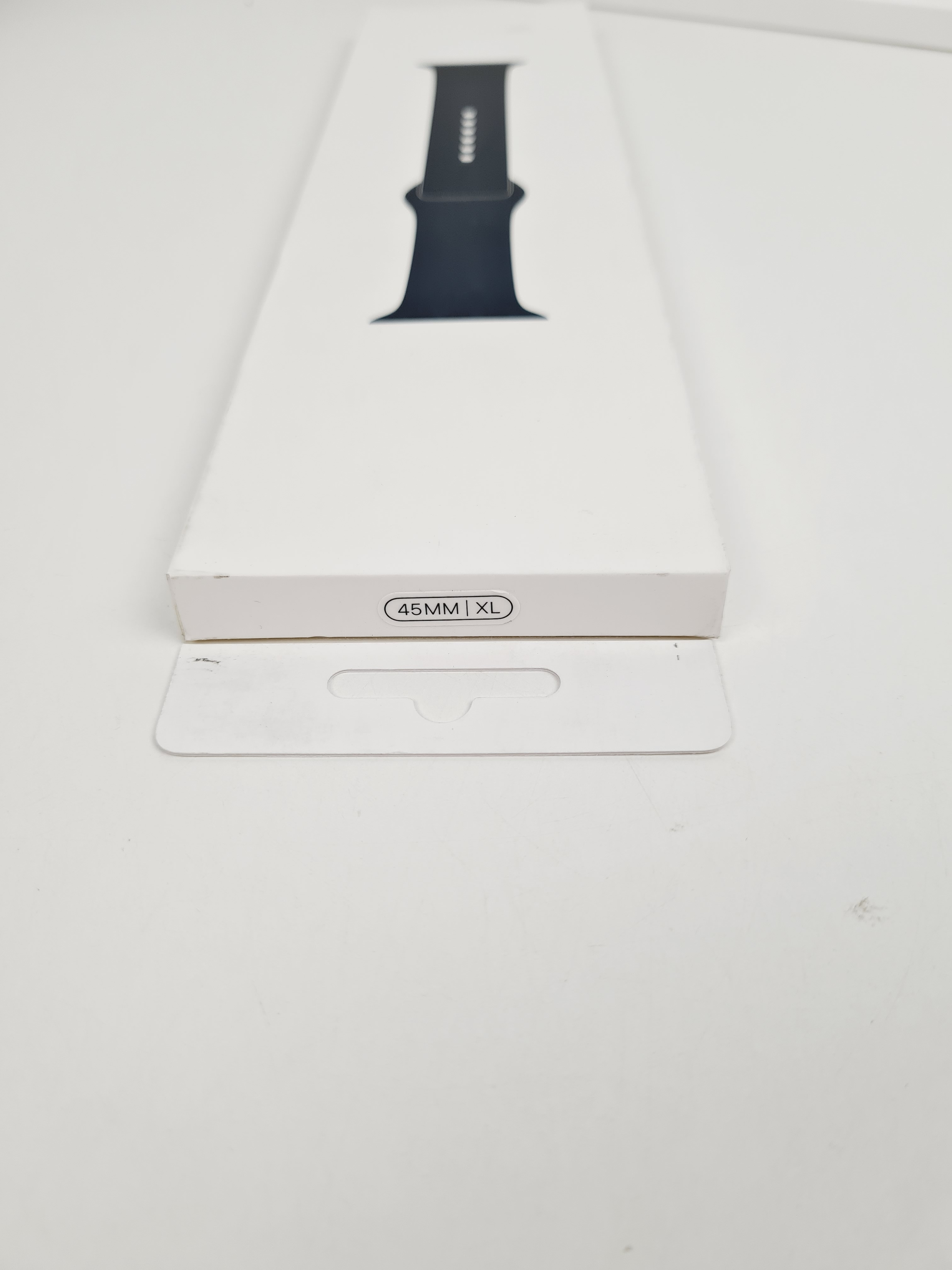 Voir photo 2 de Bracelet Sport - Apple Watch - Watch Series 8 - 45 mm XL Bracelet Sport - Apple Watch - Watch Series 8 - 45 mm XL Parfait état reconditionné photo 2