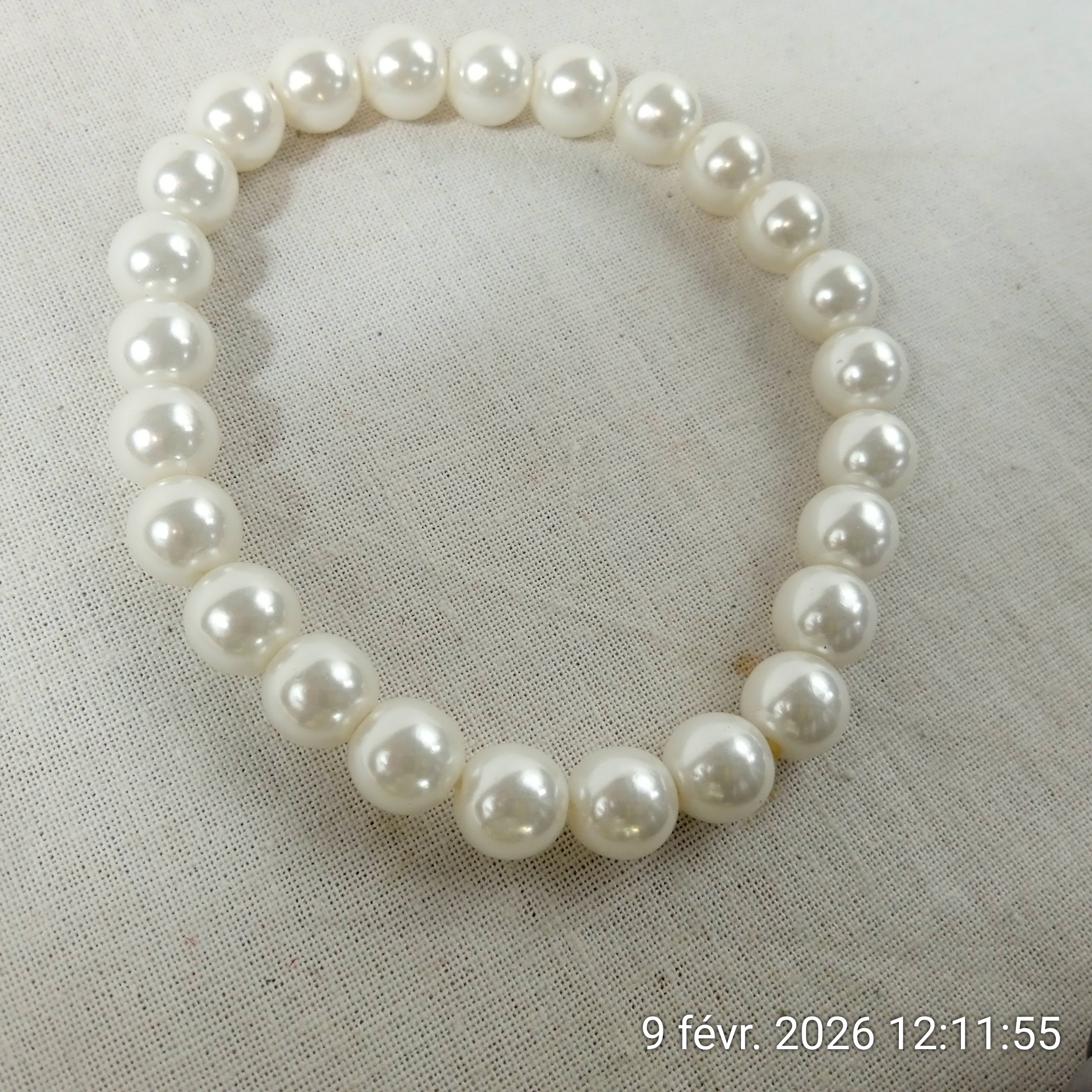 Voir photo 5 de Bracelets Manchettes en plastique et perles Bracelets Manchettes en plastique et perles Très bon état reconditionné photo 5