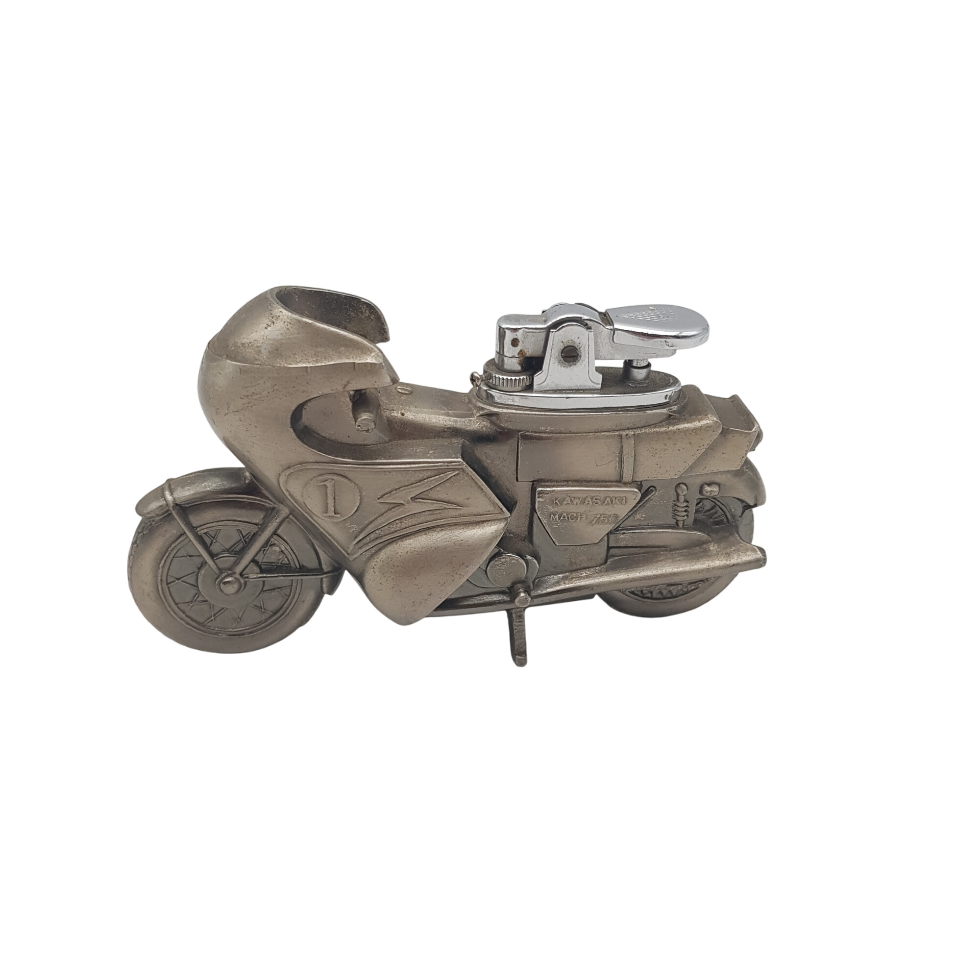 Acheter Briquet à essence rechargeable Moto Kawasaki Mach 750 en métal Bon état - 10,00 € Briquet à essence rechargeable Moto Kawasaki Mach 750 en métal Bon état reconditionné disponible sur Label Emmaüs