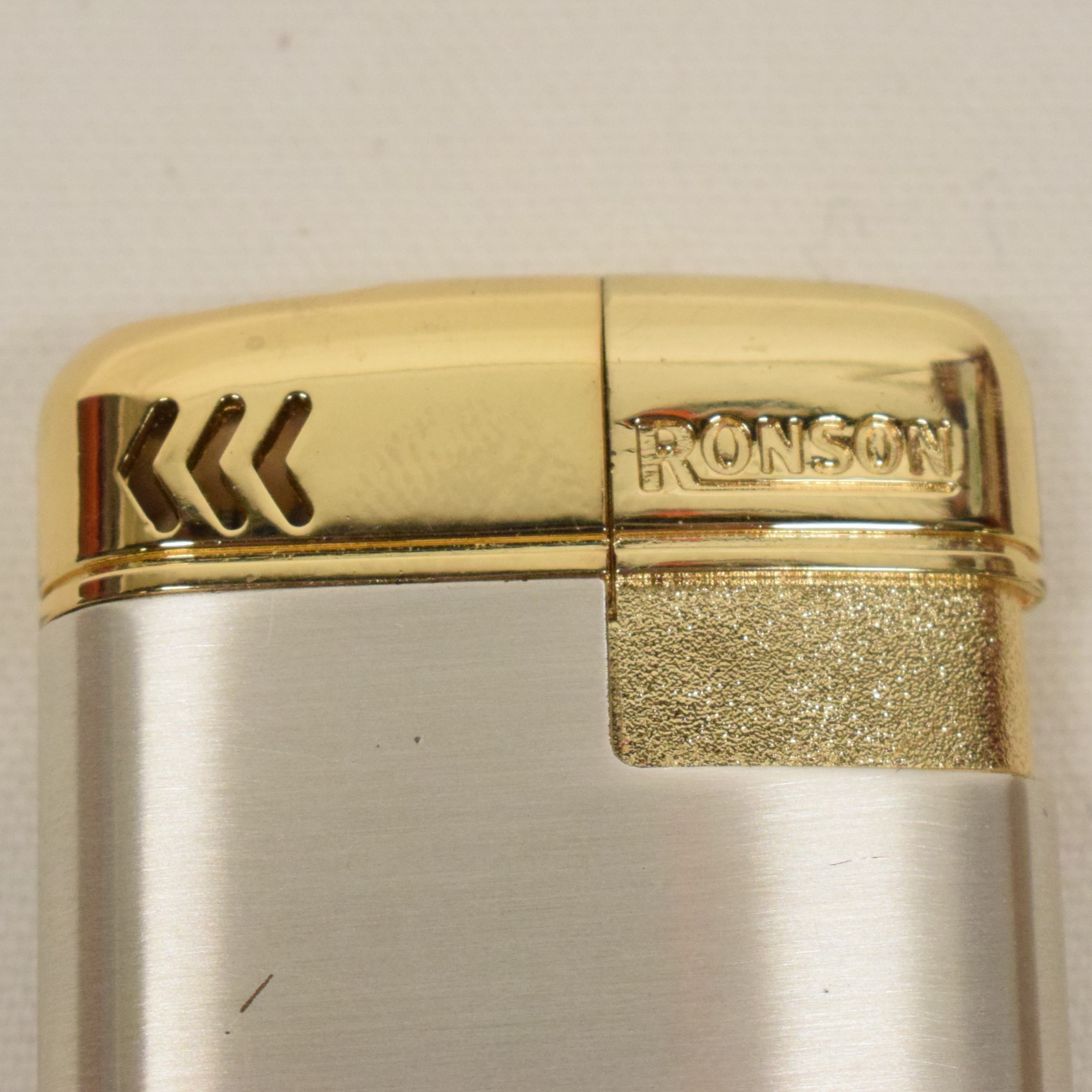 Voir photo 4 de Briquet à gaz à allumage piézoélectrique RONSON Briquet à gaz à allumage piézoélectrique RONSON État correct reconditionné photo 4