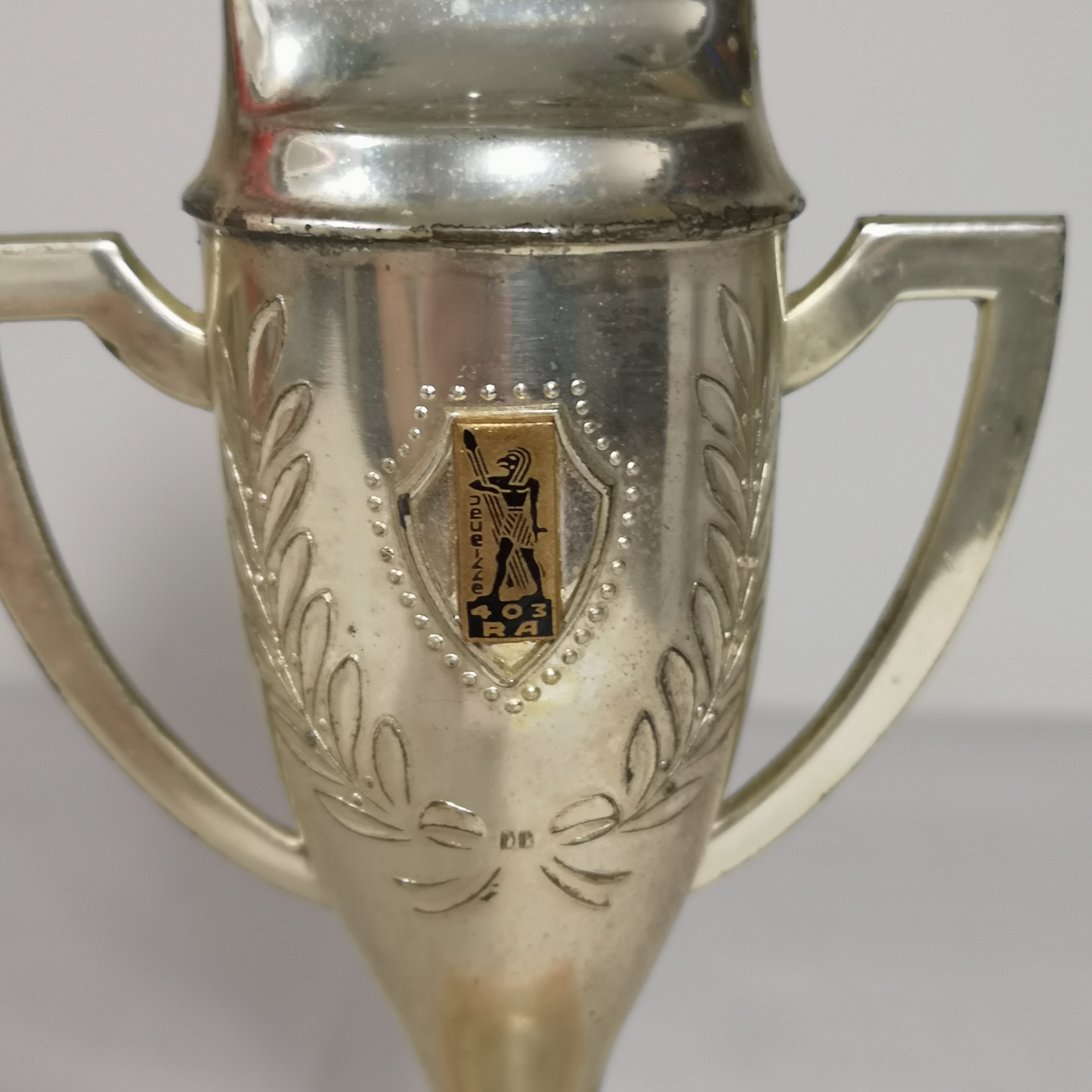 Voir photo 3 de Briquet de table vintage en forme de trophée Briquet de table vintage en forme de trophée Bon état reconditionné photo 3