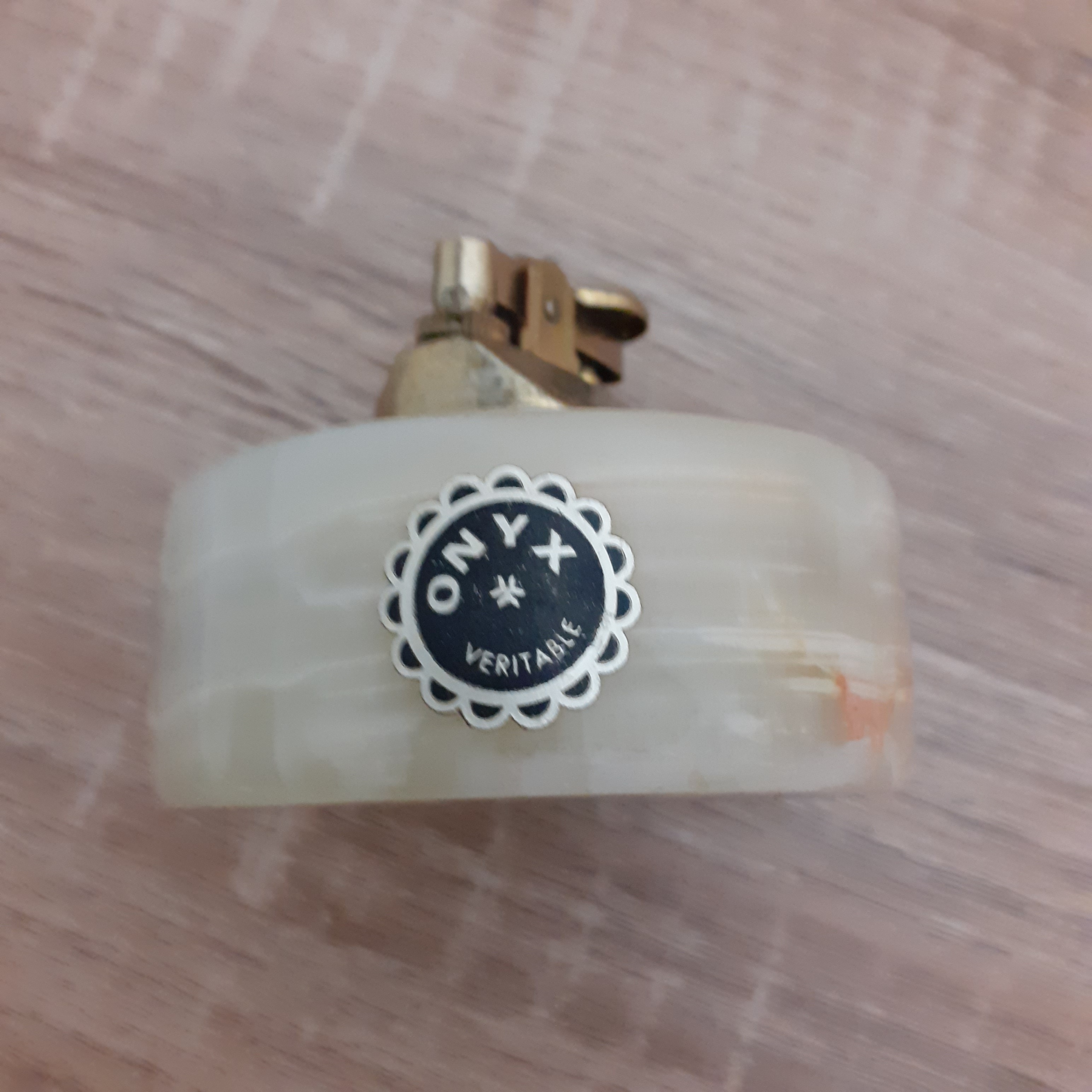 Voir photo 5 de Briquet de table vintage sur une base en onyx. Briquet de table vintage sur une base en onyx. Bon état reconditionné photo 5