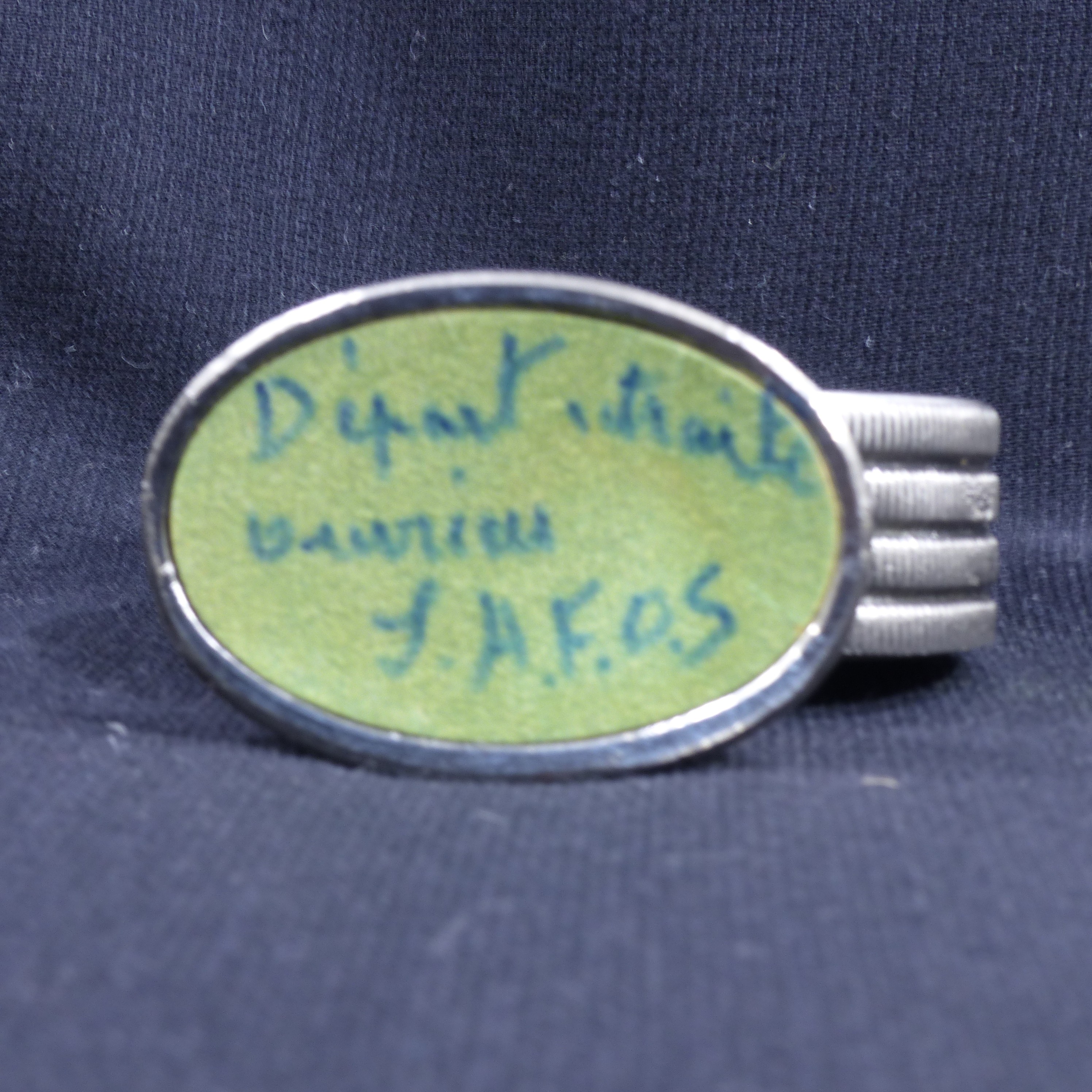 Voir photo 4 de Briquet en métal en forme de "pièce de 5 francs" - représentation de Napoléon III Briquet en métal en forme de "pièce de 5 francs" - représentation de Napoléon III Bon état reconditionné photo 4