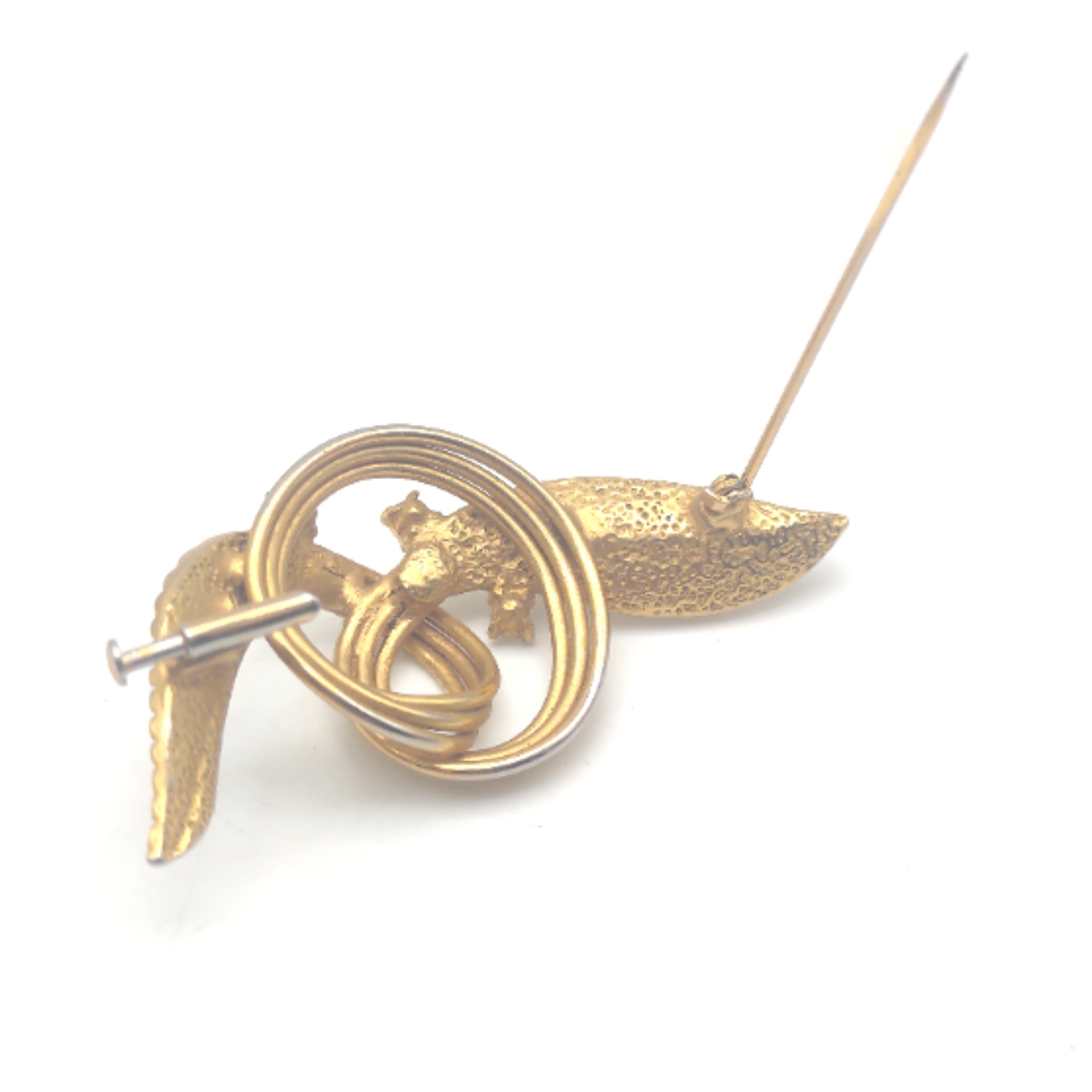 Voir photo 2 de Broche métal doré 3 brillants Broche métal doré 3 brillants Très bon état reconditionné photo 2